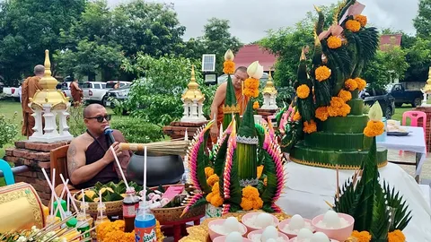 คอหวยส่อง "เลขเด็ด" พิธีไหว้ครู วัดบางอ้อ เสี่ยงโชคงวด 1/7/68