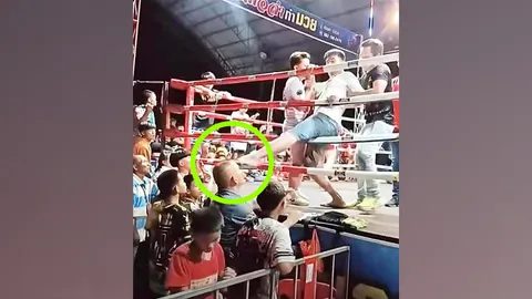 เขาคือใคร? “ชายรายหนึ่ง” ถีบยอดหน้า “กรรมการมวยไทย” ทำแฟนๆ คอมเมนต์สนั่น (คลิป)