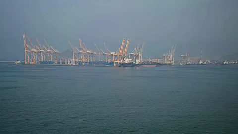 อิหร่านปิดช่องแคบฮอร์มุซ รอลงมติโต้สหรัฐฯ 3 ชาติยุโรปหวังสงบ "มะกัน" ผวาเตือนคน