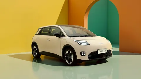 ราคา AION UT Standard เริ่ม 519,900 บาท ส่วน AION UT Premium อยู่ที่ 669,900 บาท