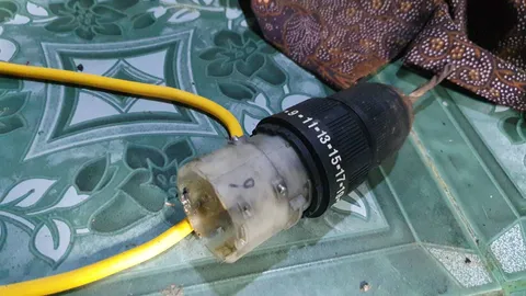 เตือนภัย ชาวบ้านเจอของตกข้างทาง เก็บมาโดนระเบิดเจ็บสาหัส 2 ราย ตัดนิ้ว-ตาบอด