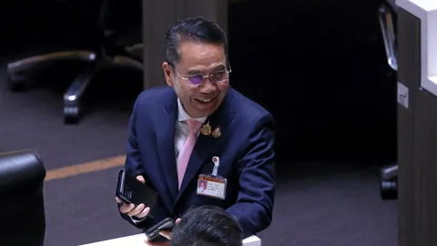 “สุทิน” เตือนภูมิใจไทยยื่นอภิปรายไม่ไว้วางใจอาจเข้าตัว แซะ ให้เกียรติผู้นำฝ่ายค้านด้วย