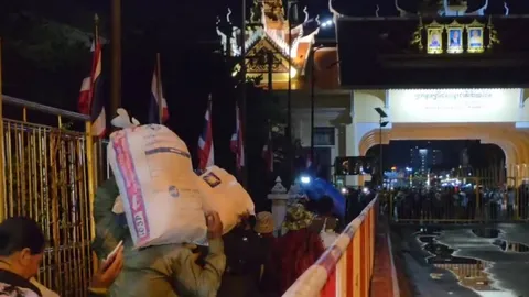 เขมรดีใจได้กลับบ้าน ส่วนคนไทยยังติดค้างด่านปอยเปต ต้องรอหนังสือแจ้งอย่างเป็นทางการ