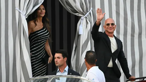 "เจฟฟ์ เบซอส" ถึงเวนิส เตรียมวิวาห์ "ลอเรน ซานเชซ" ท่ามกลางกระแสต่อต้าน