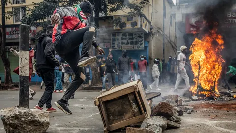 เสียชีวิตอย่างน้อย 8 ศพ บาดเจ็บ 400 ราย หลังผู้ประท้วงเคนยา ปะทะเดือดตำรวจ