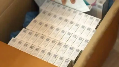 รวบแก๊ง "หมอแอร์" เพิ่ม 5 คน พบยาเสียสาวเกือบ 8 หมื่นเม็ด ยึดทรัพย์รวม 522 ล้าน