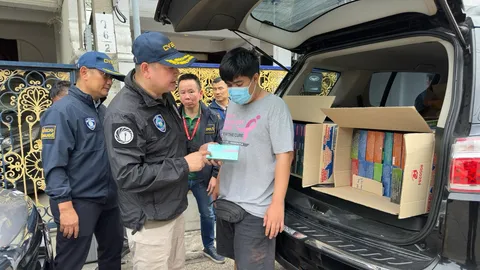 ทลายคลังบุหรี่ต่างประเทศ-บุหรี่ไฟฟ้ากลางกรุง ขายผ่านออนไลน์ ยึดกว่าหมื่นชิ้น