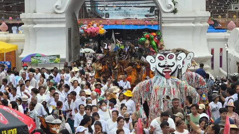 เริ่มแล้ว "งานผีตาโขน" ด่านซ้าย จ.เลย ปี 2568 นักท่องเที่ยวคึกคักแห่ร่วมงาน