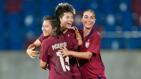 ชบาแก้ว ฟอร์มโหด! ไล่ถล่ม อิรัก 7-0 ลุ้นแชมป์กลุ่มบีเดือด ศึกคัดเลือกฟุตบอลหญิงเอเชียนคัพ 2026