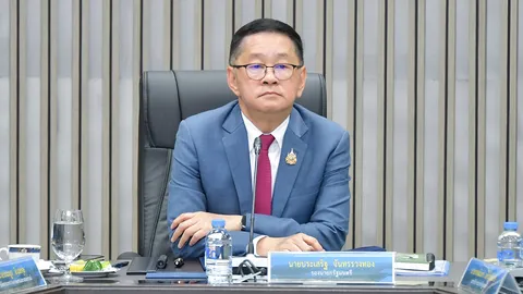 รองนายกฯ ประเสริฐ เยือน SWOC ตรวจแถวหน่วยงานจัดการน้ำ รับมือฝนตกหนัก