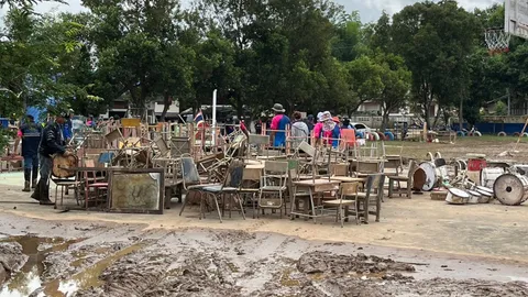 รร.บ้านแม่เปา เดือดร้อนหนัก "น้ำท่วมเชียงราย" ทำอุปกรณ์การเรียนทั้งหมดเสียหาย