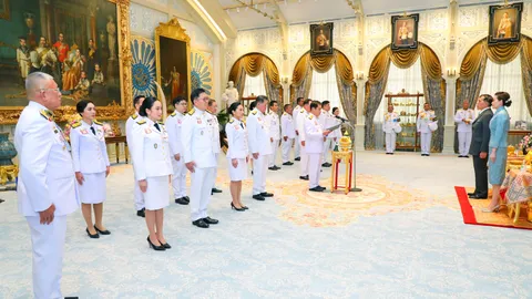 ในหลวง-ราชินี พระราชทานพระบรมราชวโรกาสให้ ครม. ชุดใหม่เข้าเฝ้าถวายสัตย์ฯ