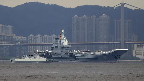 เรือบรรทุกเครื่องบิน "ชานตง" ของจีน แวะเยี่ยมเยือนฮ่องกง