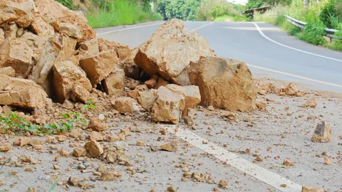 "กรมทรัพยากรธรณี" เตือนช่วง 3-5 ก.ค.นี้ 7 จังหวัด เฝ้าระวัง "แผ่นดินถล่ม"