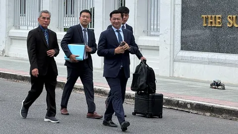 คดีทักษิณชั้น 14 ศาลฎีกา เริ่มไต่สวน 5 หมอ ทนายเตรียมประวัติการรักษายื่น