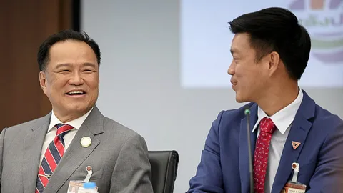 ประชาชน-ภูมิใจไทย ชู "อนุทิน" นายกฯ เพื่อไทยโดดขวางดีลลับ เย้ยรอต่อคิวจาก "ชัยเกษม"