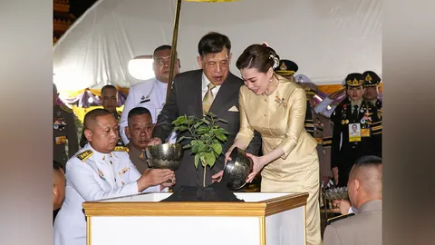 ในหลวง-พระราชินี เสด็จฯ วัดเกาะแก้ว ทรงปลูกต้นพระศรีมหาโพธิทศมราชบพิตร