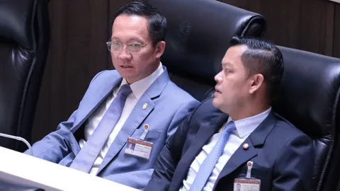 “ธนกร” แนะเตรียมแผนสำรองลดผลกระทบผู้ประกอบการไทย หลัง “พิชัย”เจรจา “ภาษีทรัมป์” ไม่คืบ