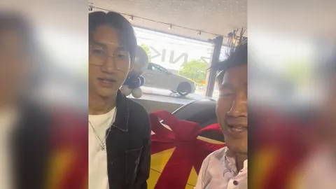 "โบ๊ท คําสิงห์" ได้รถเบนซ์หรูคันใหม่ "สมรักษ์" ภูมิใจไม่หยุด (คลิป)