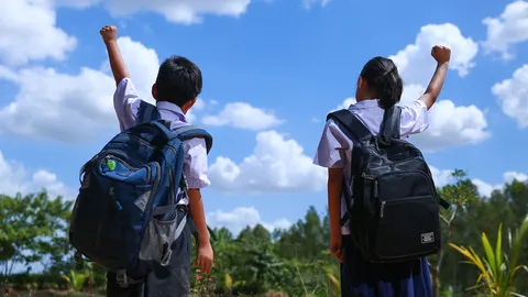 กสศ. เร่งจัดสรรทุนเสมอภาครอบแรกให้นักเรียนยากจนพิเศษ 8 แสนคน มาตรการเชิงรุกลดความเสี่ยงหลุดจากระบบ