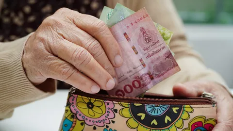 "เบี้ยยังชีพผู้สูงอายุ"  ผส. ย้ำยังไม่มีการปรับเพิ่ม เช็กอัตราการจ่ายล่าสุด