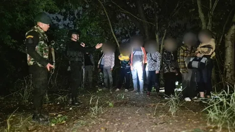 อดีตแรงงานเขมร 15 ชีวิต ลักลอบมุดรั้วเข้าไทย บอกกลับบ้านไป ไร้งานทำ ขาดรายได้