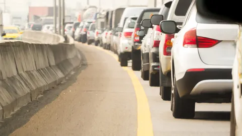 ถ้าไม่ฉุกเฉินจริงอย่าจอดรถตามไหล่ทาง เสี่ยงอันตราย แถมผิดกฎหมาย