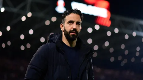 แมนยูฯ คลั่งแล้ว เตรียมทุ่ม 78 ล้านปอนด์ คว้า "แข้งรองแชมป์โลก" ร่วมทัพ