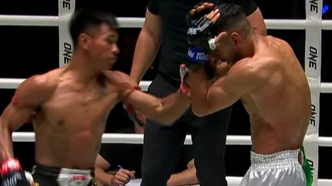 "นักชกไทย" นิ้วจิ้มตาคู่แข่ง ชวดคว้าชัยศึก ONE Fight Night 33