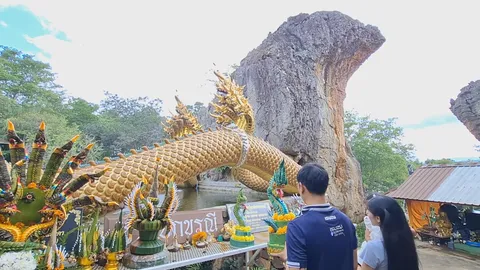 พ่อแม่ลูกขอโชคเจ้าแม่ตะเคียนวัดภูตะเภาทอง ยิ้มได้เลขเด็ดไปเสี่ยงโชคงวด 16/7/68
