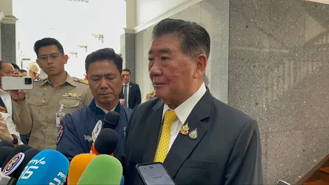 “ภูมิธรรม” ประสาน “ดีเอสไอ”ช่วยทำคดีสีกากอล์ฟ ลั่นต้องทำให้เป็นตัวอย่าง ไม่ใช่สึก แล้วจบ