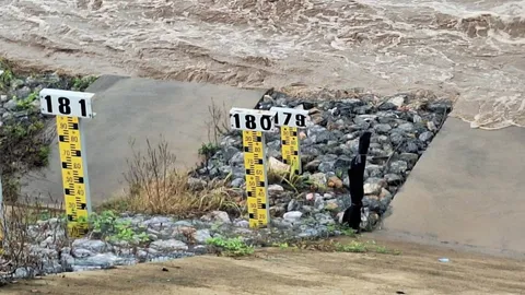 ชาวแพร่ผวา ฝายแม่ยมวิกฤติ ยกระดับเตือนภัย "ธงแดง" เฝ้าระวังน้ำหลาก