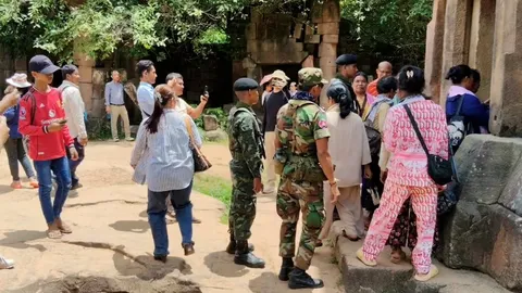 สับเปลี่ยนตัวทหารไทยที่ถูกสาวเขมรชี้หน้าตะโกนด่า ป้องกันกระทบกระทั่ง