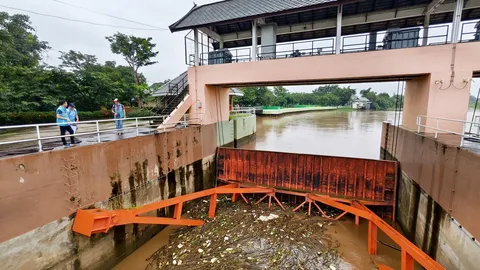 สั่งเปิดประตูระบายน้ำหลายจุด เร่งดันมวลน้ำลงเขื่อน ป้องกันน้ำท่วมเมืองเชียงใหม่