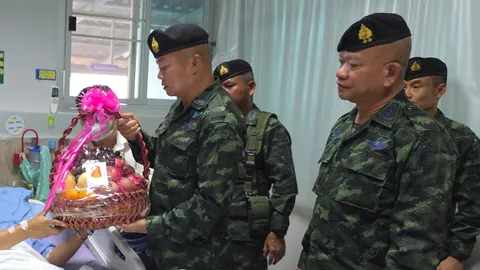 แม่ทัพภาค 2 เยี่ยมให้กำลังใจ 3 ทหารไทยเหยียบกับระเบิดบาดเจ็บ บริเวณเนิน 481
