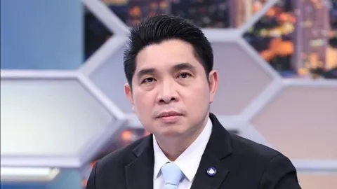ประกาศให้ ธนกฤต จิตรอารีย์รัตน์ พ้นจากตำแหน่งกรรมการผู้ช่วยรัฐมนตรี