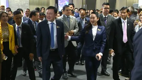 “อิ๊งค์” ควง “พ่อทักษิณ” กลับบ้าน ปัดสัมภาษณ์สื่อบอกพอแล้ว ประเด็นเยอะแล้ว