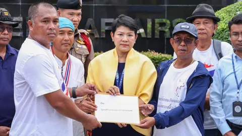 ม็อบ คปท.-ศปปส. บุกกระทรวงต่างประเทศ จี้ยื่น UN ประท้วงกัมพูชาปมวางทุ่นระเบิด
