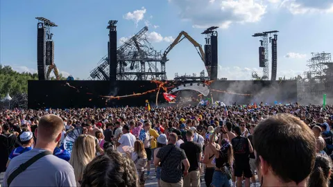Tomorrowland เนรมิตเวทีใหม่แทนเวทีหลักที่ไฟไหม้ เปิดงานทันตามกำหนด 