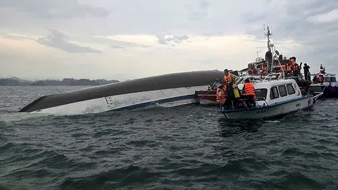 เรือท่องเที่ยวเวียดนามล่มที่ฮาลองเบย์ ดับแล้ว 34 ศพ เร่งหาผู้สูญหาย