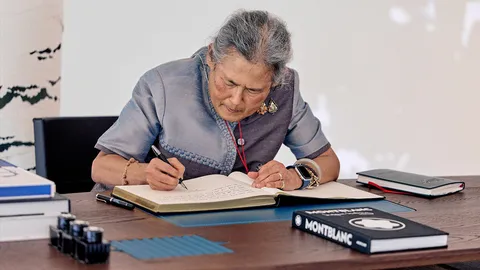 "กรมสมเด็จพระเทพฯ" เสด็จเยือนโรงงานผลิตปากกา "Montblanc"