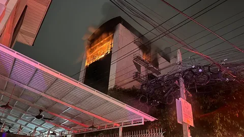 ระทึกเช้ามืด ไฟไหม้อาคารสูง ย่านสุขุมวิท 71 เร่งอพยพวุ่น ไม่มีผู้บาดเจ็บ