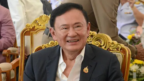 "ทักษิณ" บินอุบลราชธานี ไปเยี่ยมศูนย์พักพิง นัดวิษณุให้การปิดคดีชั้น 14 ม็อบขยับชุมนุมอีกที 2 ส.ค.