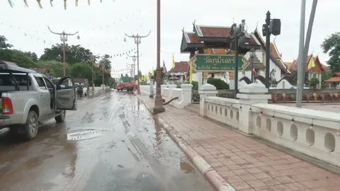 ที่วัดภูมินทร์ จ.น่าน ระดับน้ำเริ่มลดลง ชาวบ้านเริ่มเข้าพื้นที่ทำความสะอาด 