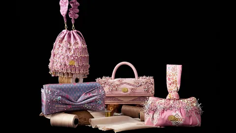 SIRIVANNAVARI ร่วมกับ ไอคอนคราฟต์ รังสรรค์กระเป๋าผ้าไหมไทยสี่ภาคสุดงดงาม