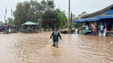 เหนือยังวิกฤติพิษฝนถล่มทำ "ดินสไลด์" ทับ ช่างยนต์ รอดหวุดหวิด หลายจังหวัดอ่วม