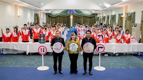 ขนส่งนครนายกจัดโครงการค่ายเยาวชนเจนใหม่ขับขี่ปลอดภัยใส่หมวกกันน็อก