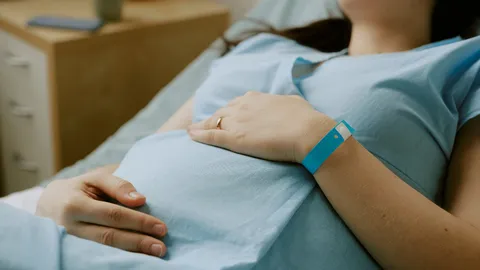 ฝันว่าคลอดลูก ผ่าคลอด หมายความว่าอย่างไร สื่อถึงเรื่องใดบ้าง