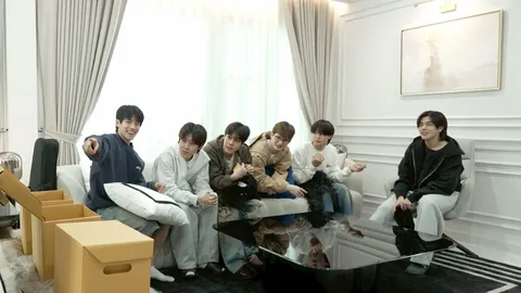 6 หนุ่มน้องใหม่ปลุกความครีเอเตอร์ของตัวเองกับมิชชั่นสุดฮา