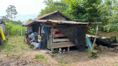 "ศูนย์อำนวยการจิตอาสาพระราชทาน" ร่วมสร้างบ้านหลังใหม่ให้ครอบครัว "ส.ต.ธีรยุทธ"